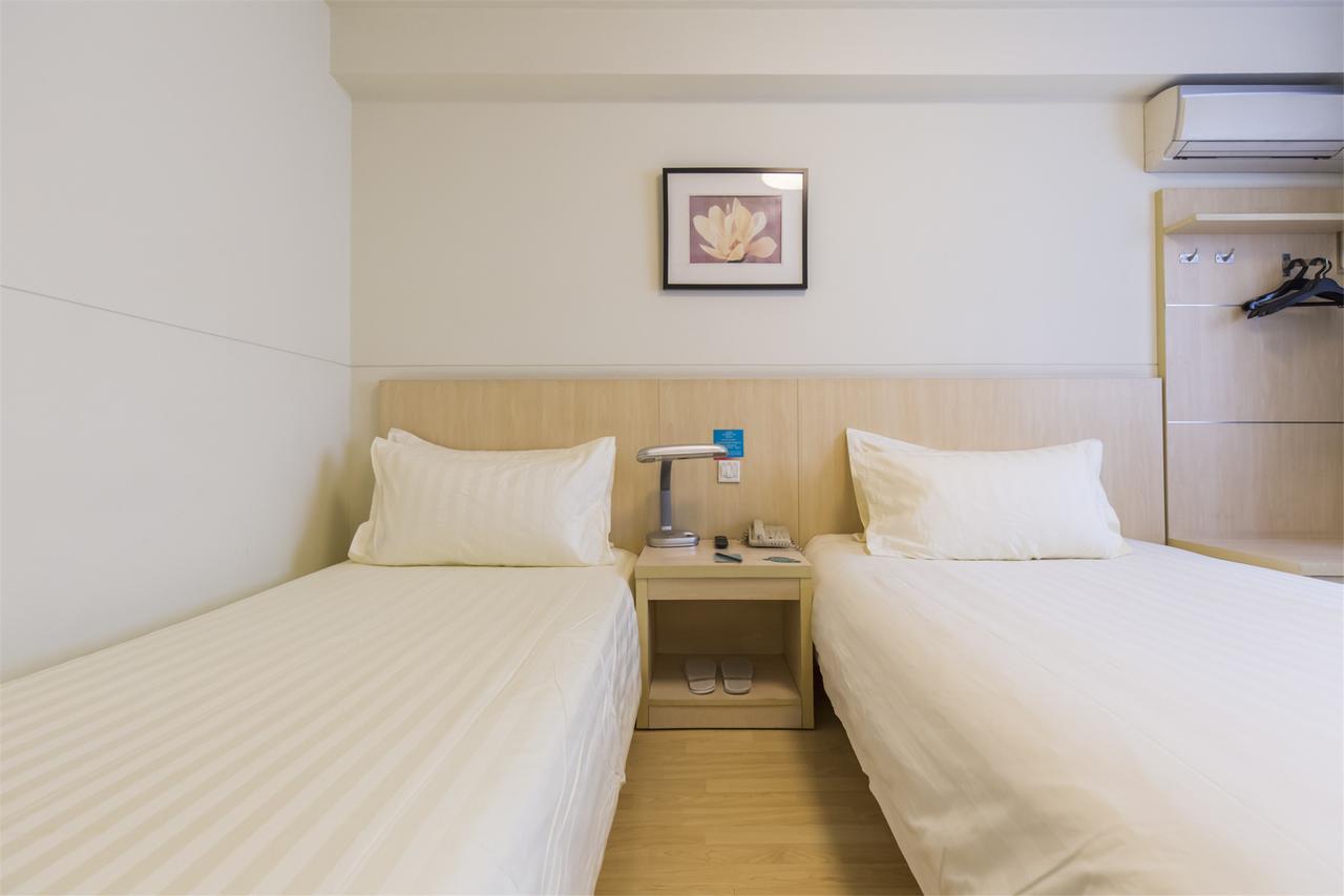 Metropolo, Zhenjiang, Railway Station Wanda Plaza Hotel Zhenjiang  Exterior foto